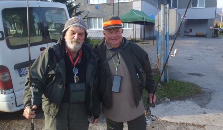 Herec Ivan Vojtek na rybačke v našej obci