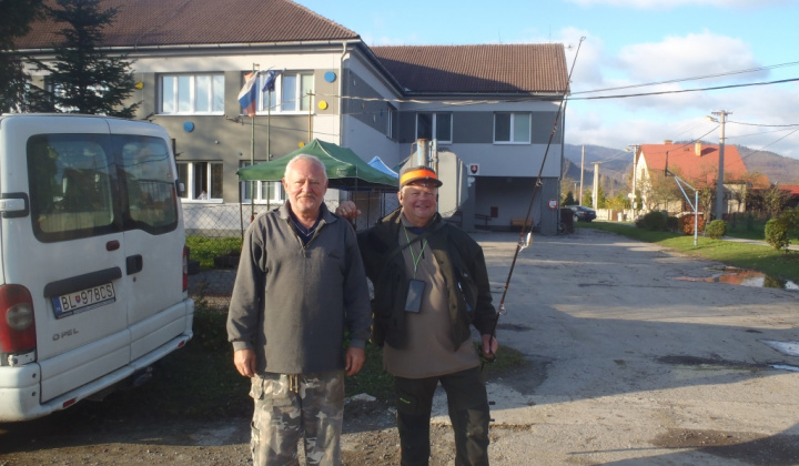 Herec Ivan Vojtek na rybačke v našej obci