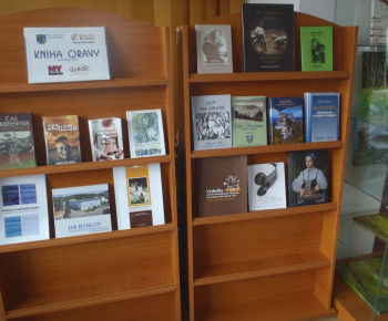 Prevzatie diplomu - Kniha Oravy 2019