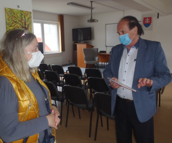 Prevzatie diplomu - Kniha Oravy 2019