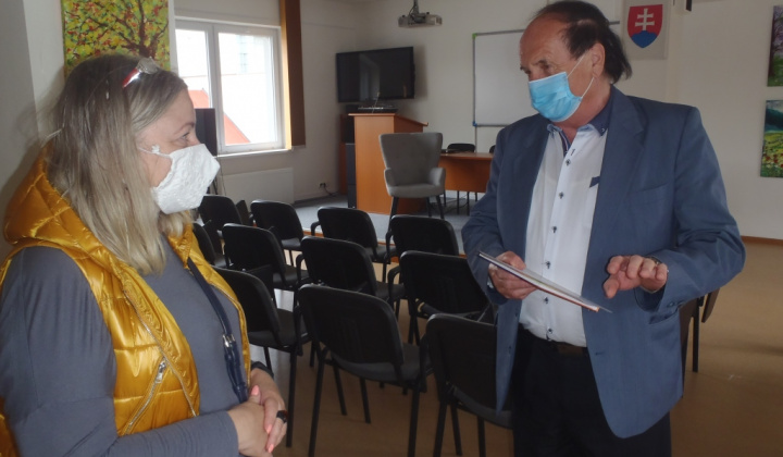 Prevzatie diplomu - Kniha Oravy 2019