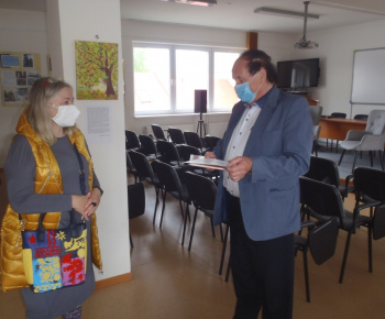 Prevzatie diplomu - Kniha Oravy 2019