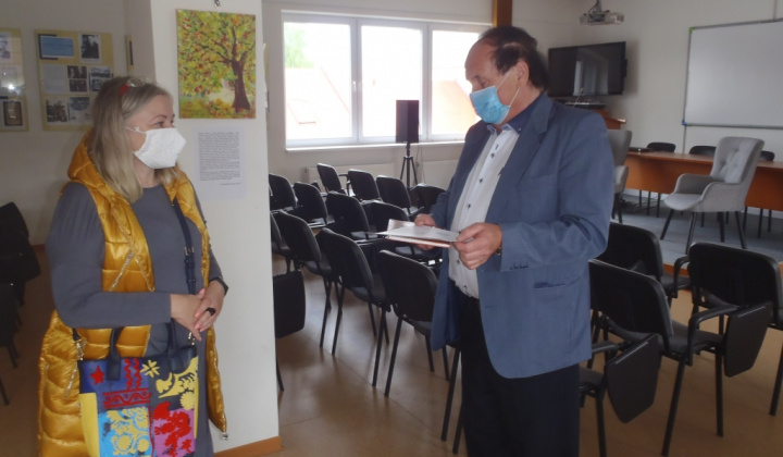 Prevzatie diplomu - Kniha Oravy 2019