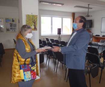 Prevzatie diplomu - Kniha Oravy 2019