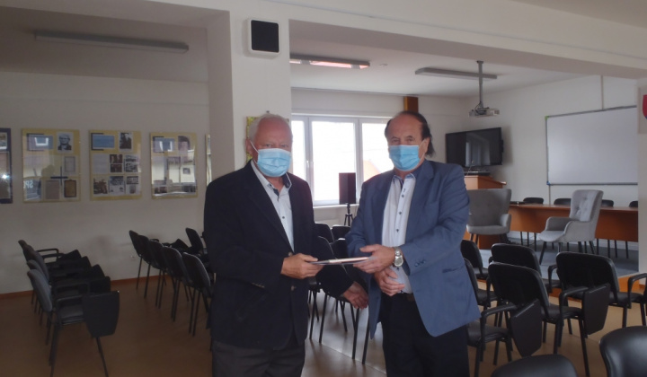 Prevzatie diplomu - Kniha Oravy 2019