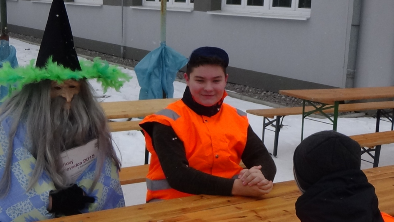 Chlapci z materskej školy nezabudli spolužiačkam postaviť máj
