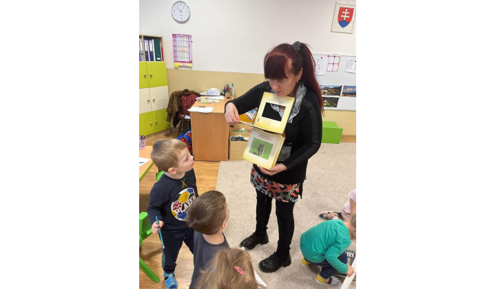 Materskú školu navštívila p. Alena Javorková z Oravskej knižnice