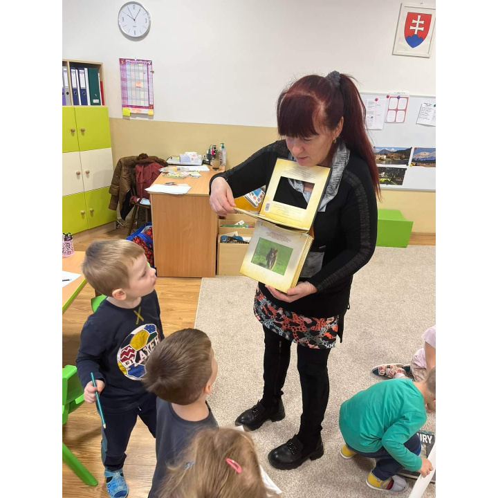 Materskú školu navštívila p. Alena Javorková z Oravskej knižnice