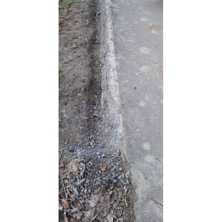 Úmyselné poškodenie cesty okolo rieky ORAVA pri futbalovom ihrisku