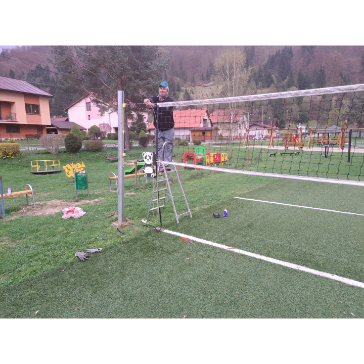 Opravili sme poškodenú konštrukciu pre upevnenie siete na volejbalovom ihrisku