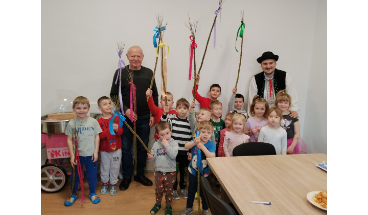 Veľká noc sa blíži - deti z našej materskej školy sa učili pliesť veľkonočné korbáče