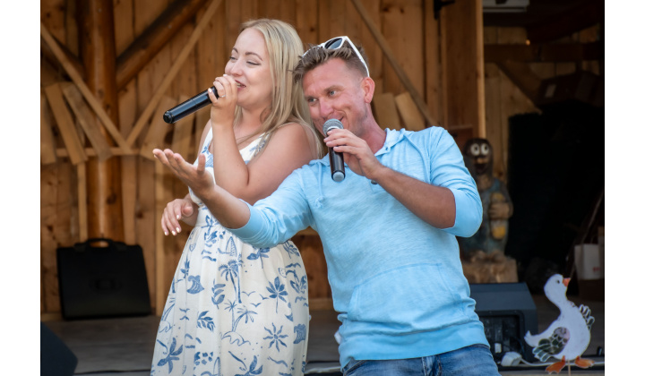 Vystúpenie kapely AT BAND na Dni obce Medzibrodie n/Or. 
