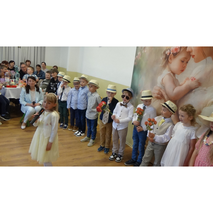 Vystúpenie predškolákov z našej materskej školy na oslave Dňa matiek 11.5.2025