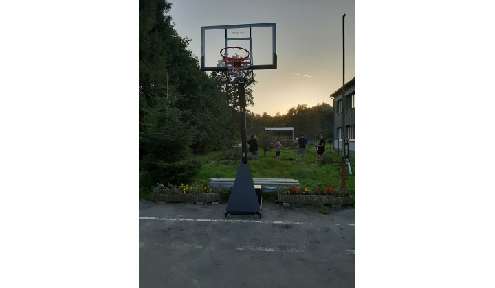Zakúpili sme basketbalový kôš 
